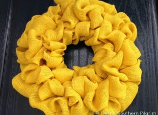 How to Make an EASY Burlap Wreath