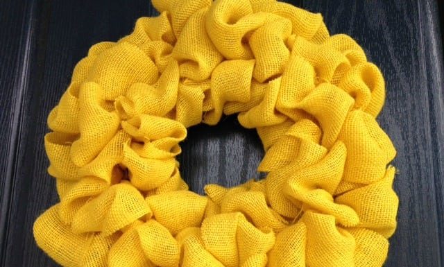How to Make an EASY Burlap Wreath