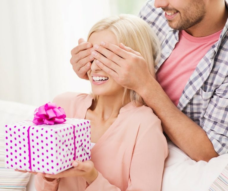 husband-s-guide-to-gift-giving-what-your-wife-really-wants