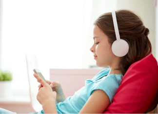 Mommy’s Commute Companion: 15 Must-Hear Podcasts