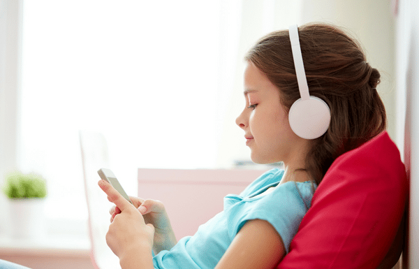 Mommy’s Commute Companion: 15 Must-Hear Podcasts