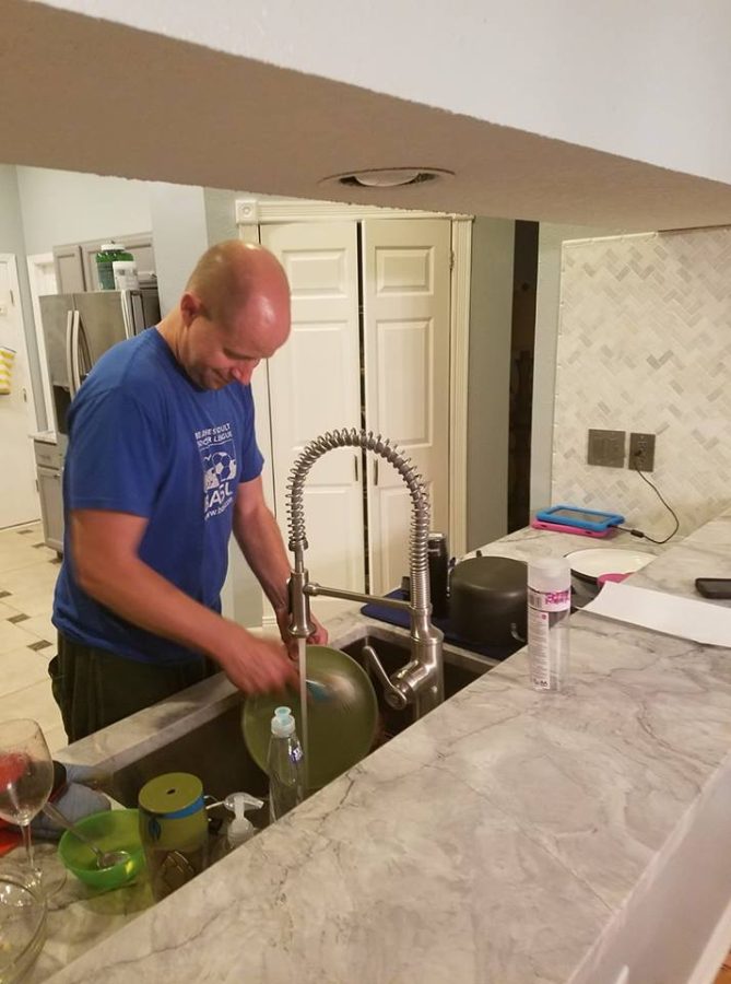 Dad-doing-dishes-2