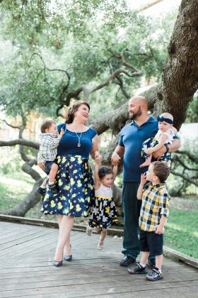 3 Confidence-Boosting Plus Size Outfits For Family Pictures 