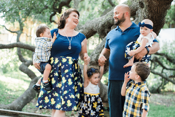 3 Confidence-Boosting Plus Size Outfits For Family Pictures 