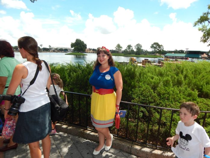 snow white disneybound