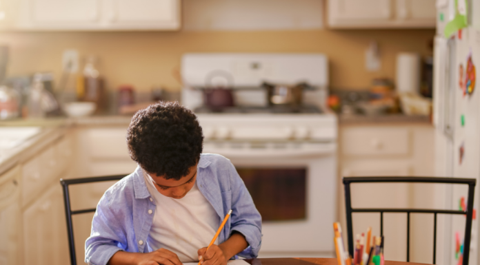 When Parenting Goes Left: Tips For Raising a Left-Handed Child
