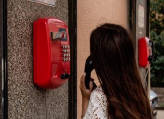 Old-School Communication Isn’t Dead: In a World Full of Text Messages, I’m a Phone Call