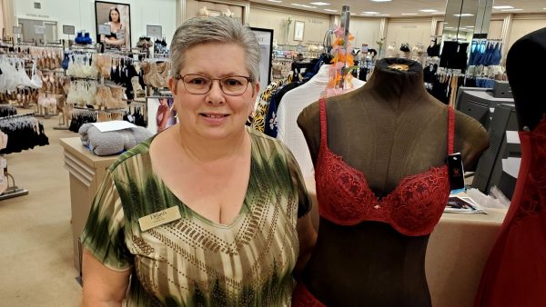 I have 30G-cup boobs and went bra shopping with my mom – we even