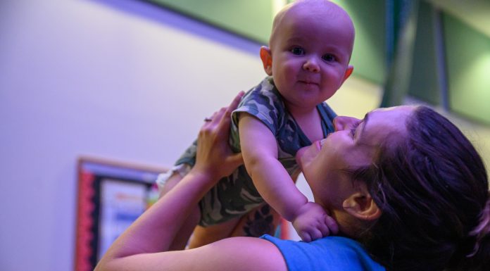 The Truth About Becoming a Mom in Your Early Twenties mom in twenties