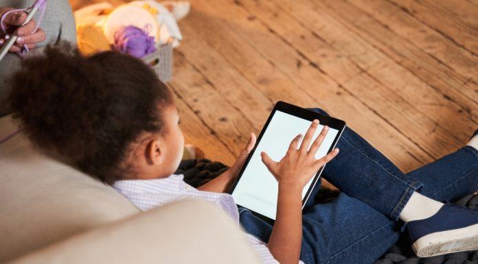 5 Must-Have Tips to Keep Kids From Staring at Screens All Summer comcast