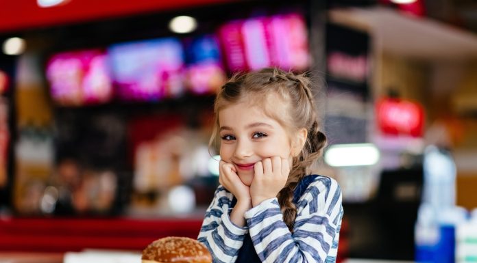 Family Meal Deals & Other Kids Eat FREE Specials Around Jax kids eat free jacksonville