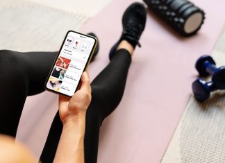 I Tried These At-Home Workout Apps So You Don’t Have To (My Honest Reviews for Busy Moms) home workout apps