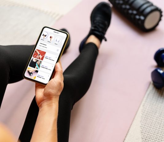 I Tried These At-Home Workout Apps So You Don’t Have To (My Honest Reviews for Busy Moms) home workout apps