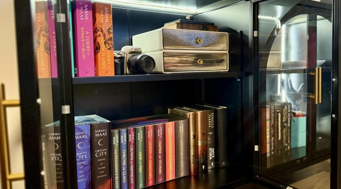 Why Moms Are Obsessed With Romance Novels Right Now romance novels
